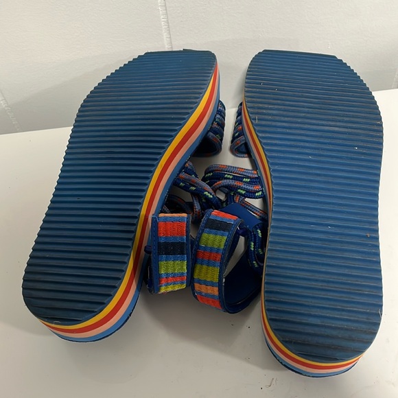 Farm Rio Blue Macaw Rainbow Strappy Platform Sandal Tropical Size 10 - Picture 10 of 11